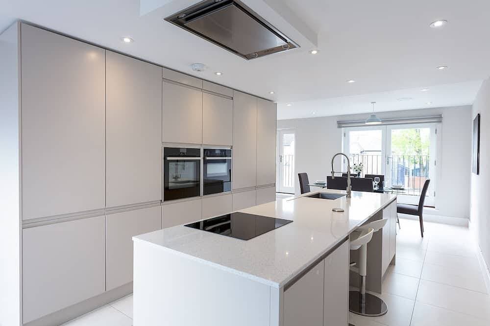 Immaculate Central Windsor Town House 1