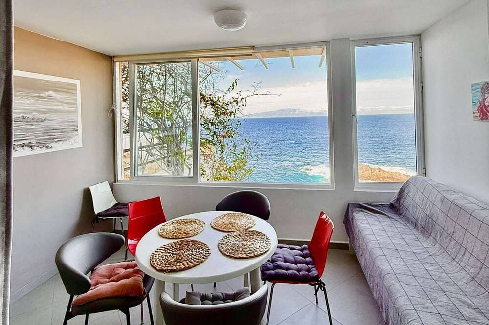 Elegante apartamento con vista directa al mar 1