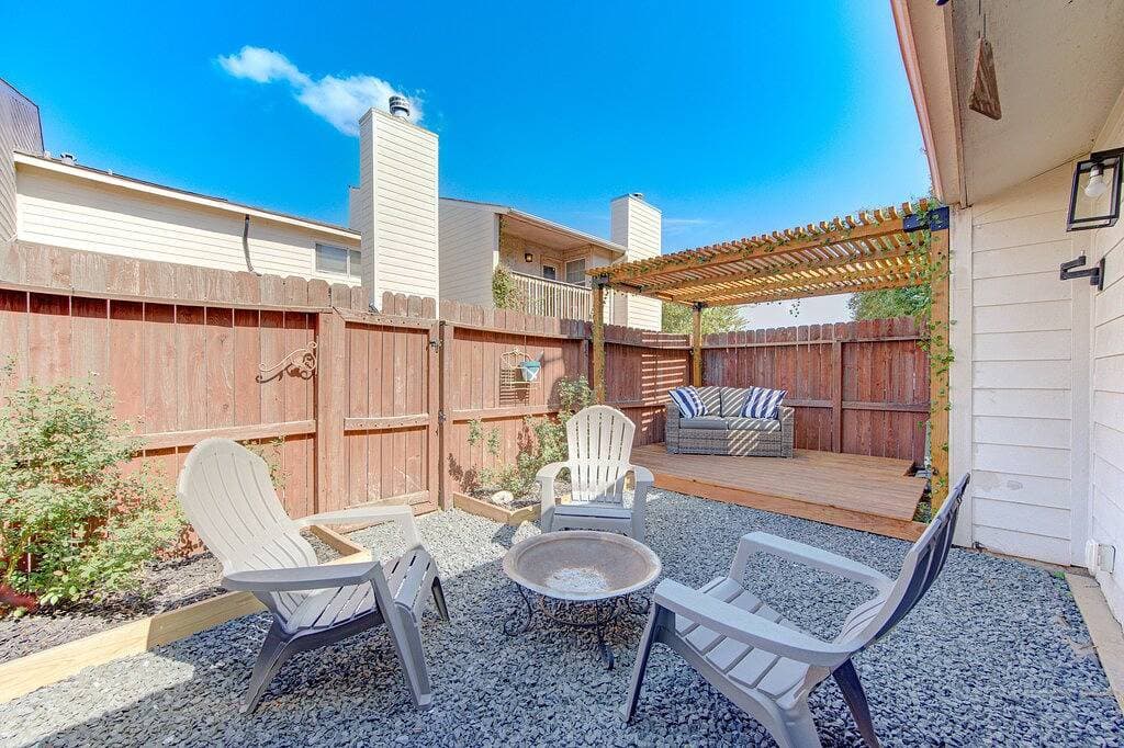 Foto 4 von 43: Modern Boho Retreat W/3 Spacious Bedrooms +3Bathrooms +Garage