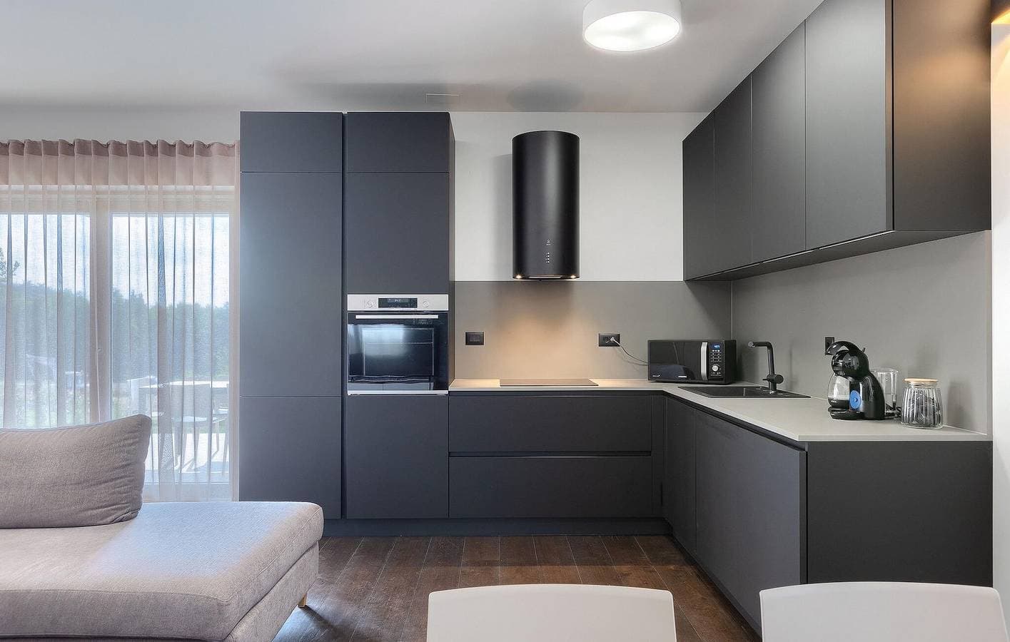 Foto 8 von 43: Gemütliche 2-Zimmer-Wohnung mit Pool, WLAN und Terrasse, 2,5 km vom Zentrum von Anzici entfernt