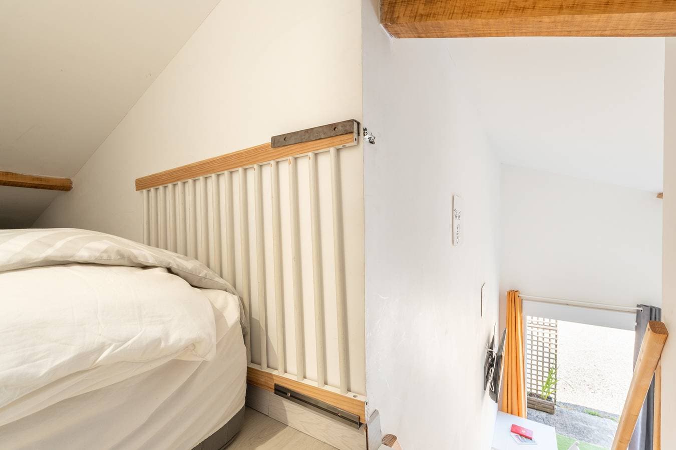 Foto 11 von 22: Gästezimmer „Chambre Famille“ mit Gemeinschaftspool, Terrasse und Klimaanlage