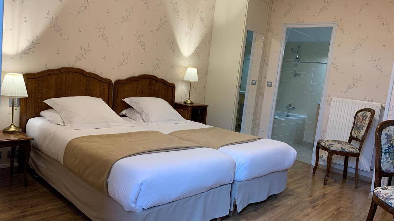 Foto 7 von 12: Double Room with Private Bathroom