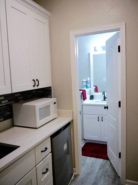 Foto 13 von 46: Gorgeous 1 Bedroom With Free WIFI & Street Parking