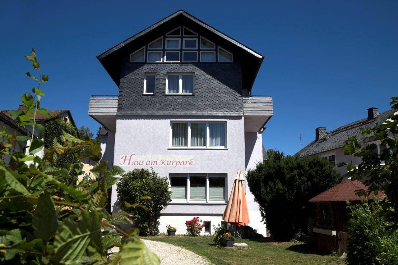 Foto 8 von 12: Haus am Kurpark - Hotel garni - Budget-Doppelzimmer inklusive Frühstück