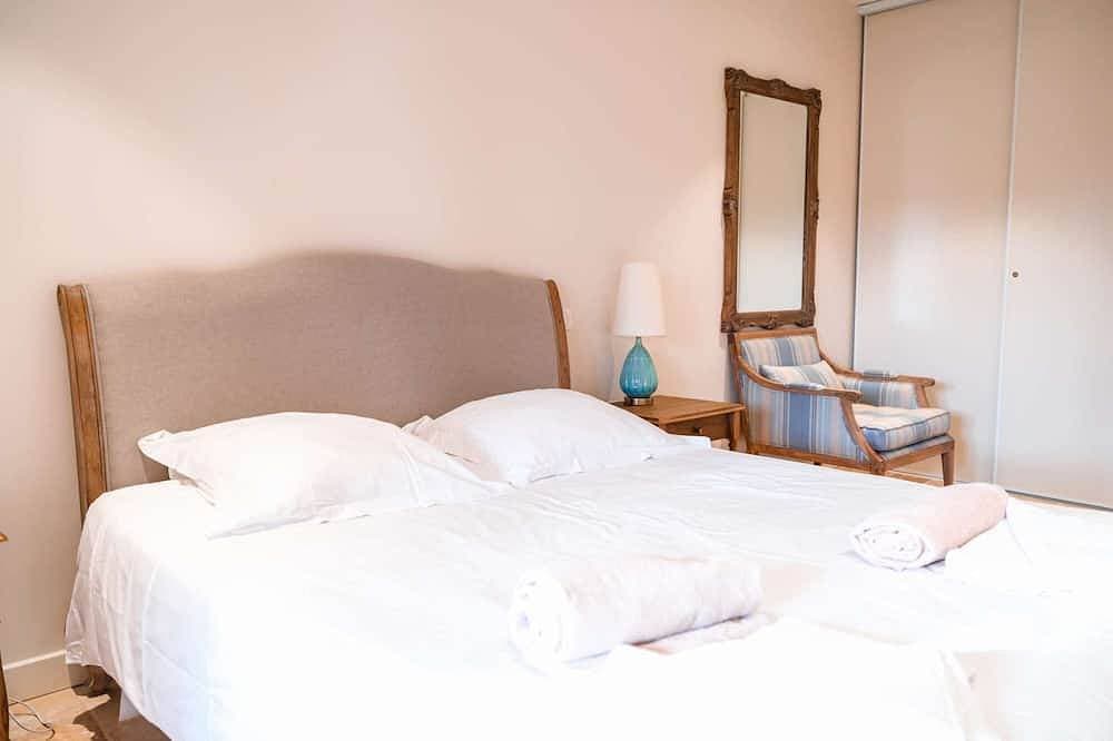 Foto 2 von 28: Neue Luxus-3-Bett-Villa mit privatem Pool auf Chateau Immobilien