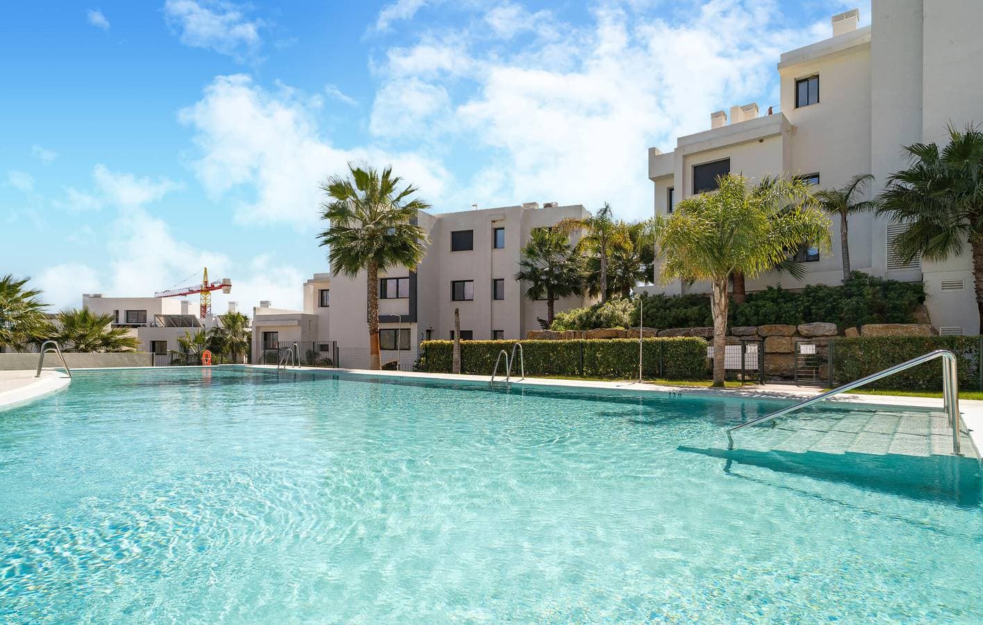 Foto 9 von 18: Apartment mit Meerblick, Pool, Terrasse, Parkplatz und AC