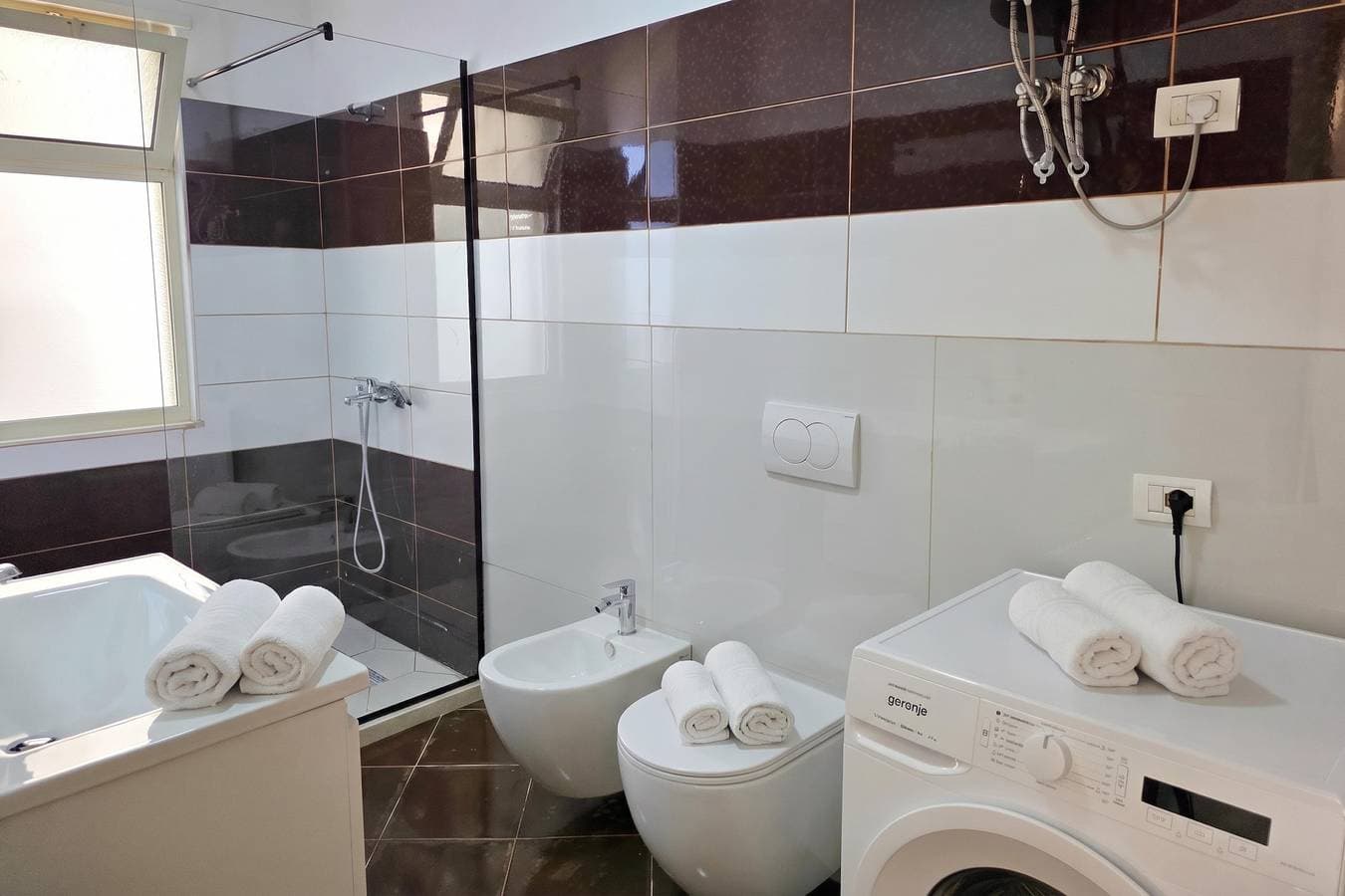Foto 10 von 29: Sea View Apartment in Durres Beach 100