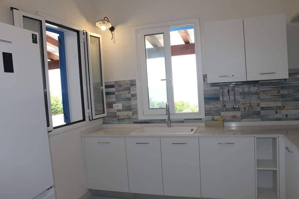Foto 9 von 30: \"Villa Angela\", eine terrasse mit blick auf das meer.