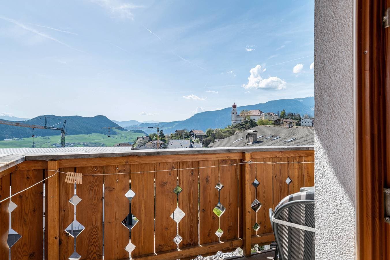 Foto 2 von 32: Ferienwohnung 'Haus Alpenblick Apt Brunelle' mit Bergblick, Gemeinschaftsgarten und WLAN