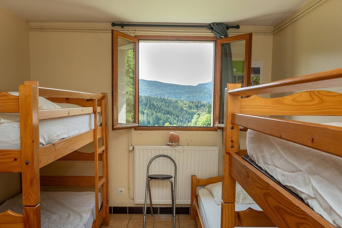 Foto 7 von 20: Cottage „La Ferme de l’Ours“ mit Bergblick, privater Terrasse und WLAN