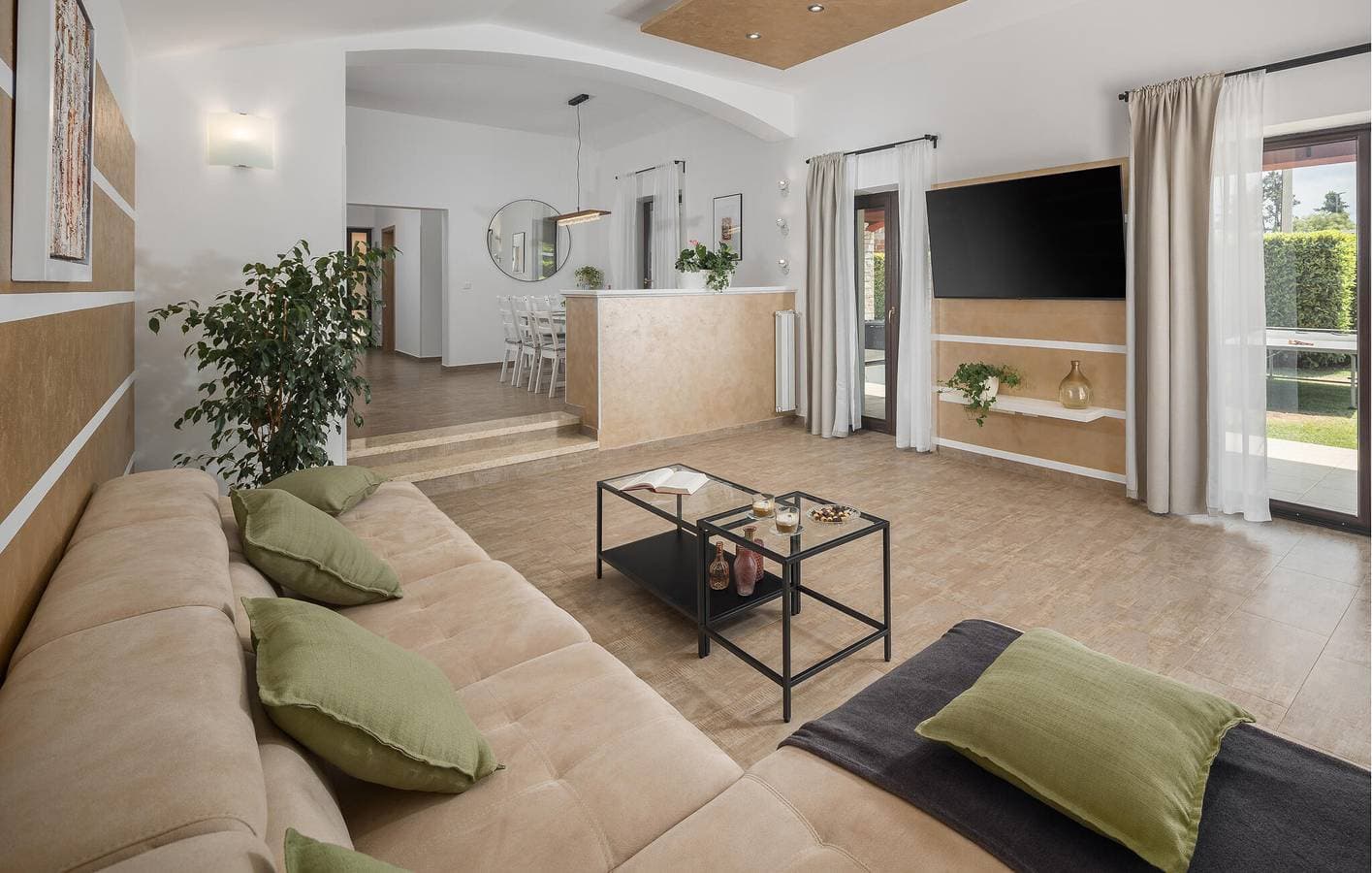 Foto 7 von 44: Charmante 2-Zimmer-Wohnung mit Pool in der Nähe des Stadtzentrums von Montin und Vinistra