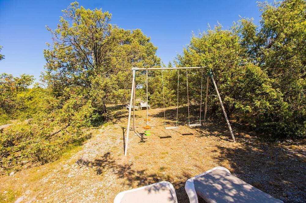 Foto 12 von 29: Villa Les Lavandes mit eigenem Pool und Multijet-Spa im Freien