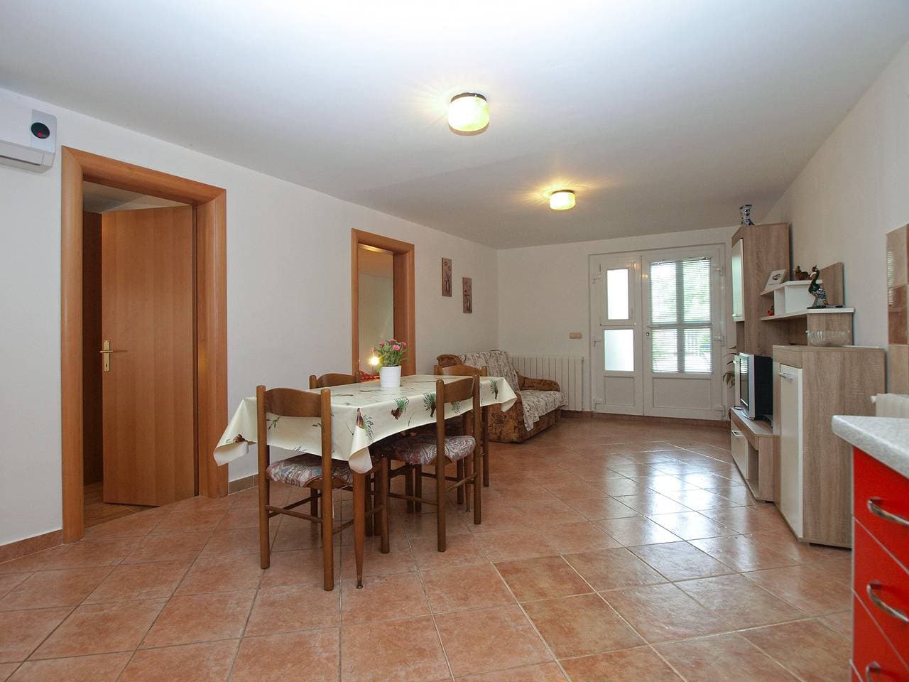 Foto 7 von 24: Ferienwohnung für 5 Personen mit Terrasse
