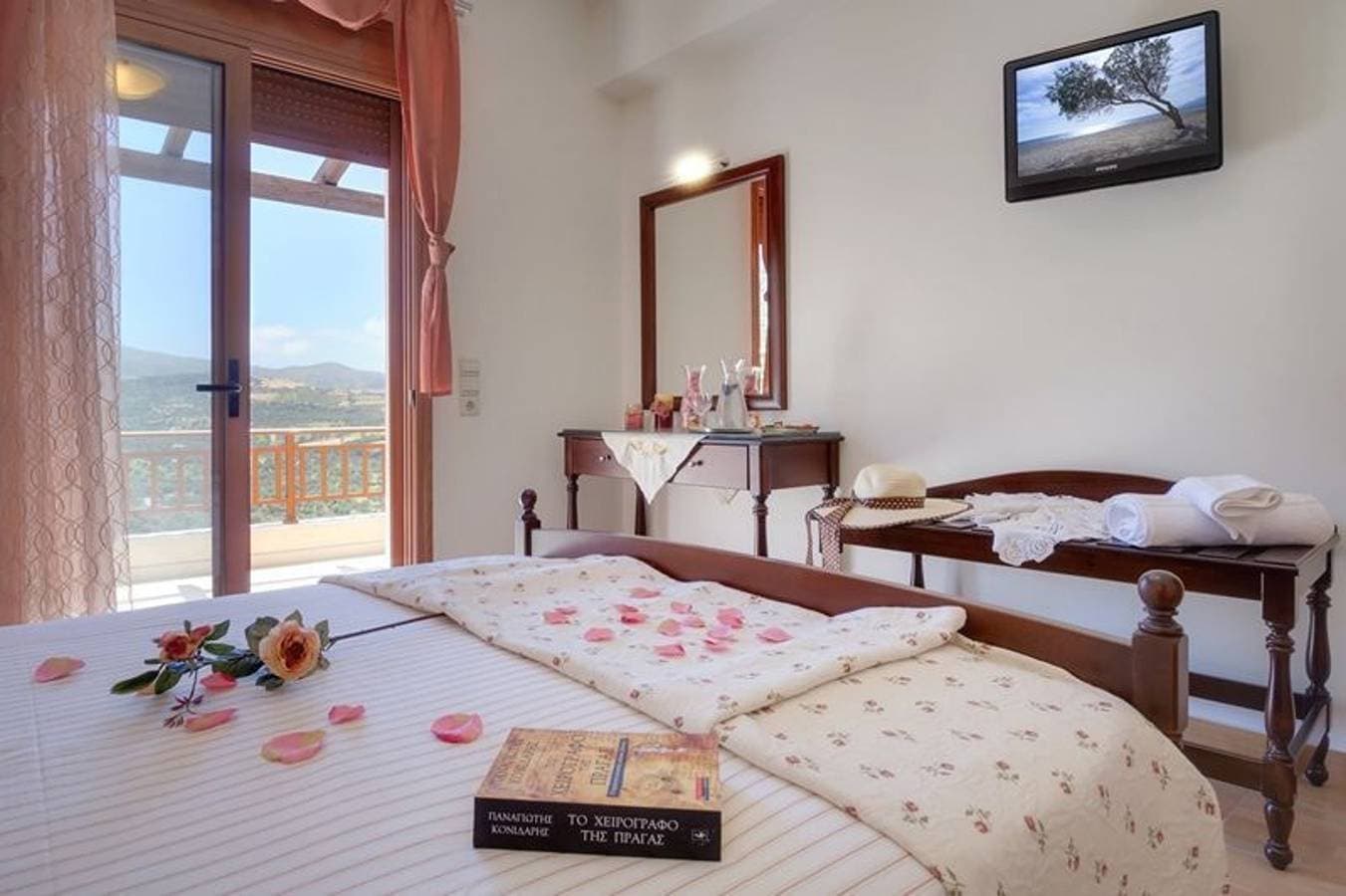 Foto 6 von 30: Superior Crete Villa | 2 Bedroom | Villa Stefania | Private Pool | Sea View | Triopetra