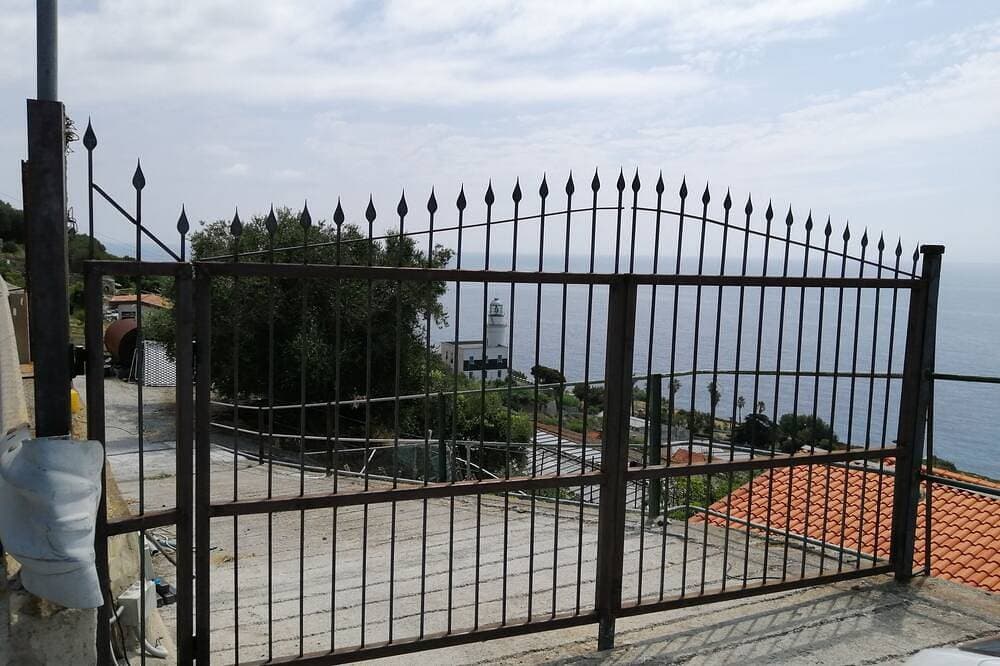 Foto 6 von 30: Villa with Pool and Jacuzzi on Sea View Terrace