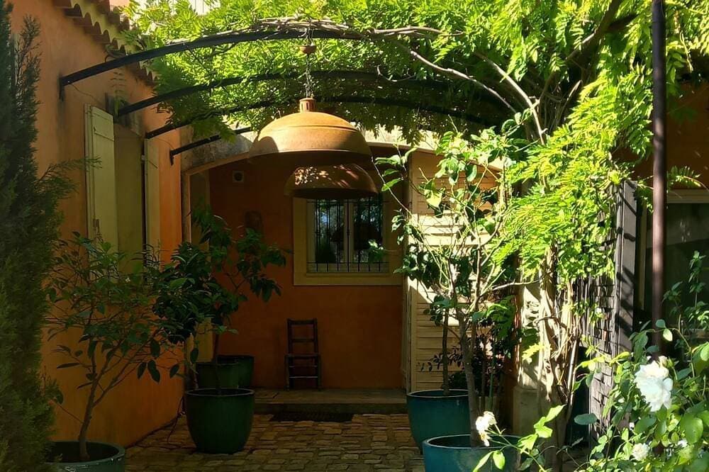 Foto 13 von 30: 8 km Villa Saint Rémy de Provence -10Km Avignon, Pool 16 von 5, Billard, Tisch pon