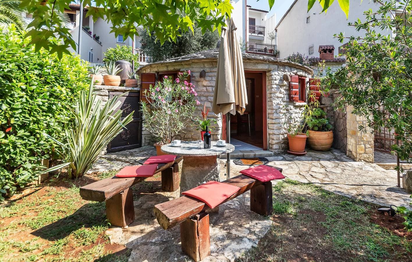 Charmante Ferienwohnung mit Terrasse, WLAN und Zugang zum Strand – der ideale Urlaubsort! 1