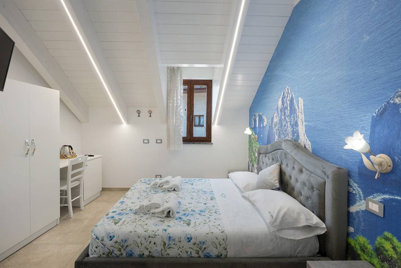 Foto 5 von 23: Zimmer 'Capri' mit Bergblick, WLAN und Klimaanlage