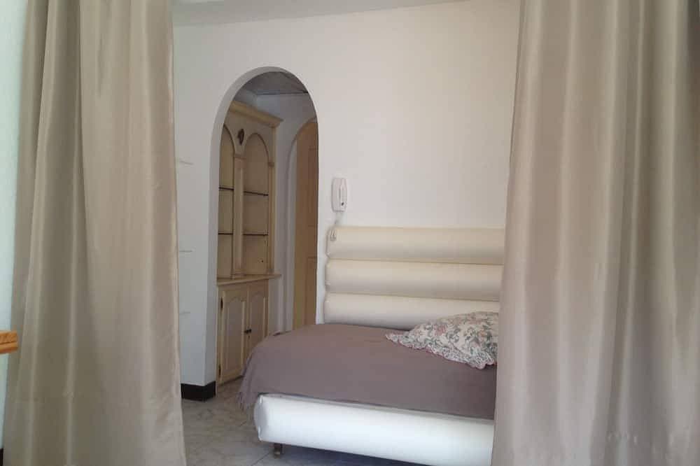 Foto 4 von 11: Bougainvillea volles Zentrum in Villa T2 58m2 Terrasse / Garten + private Garage