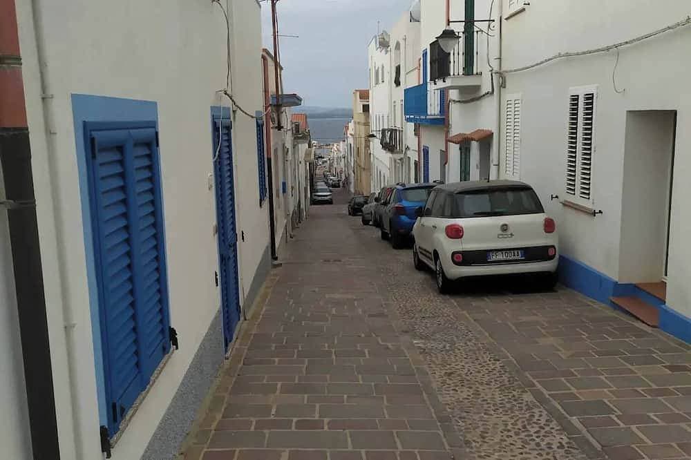 Foto 9 von 16: Der Innenhof am Meer