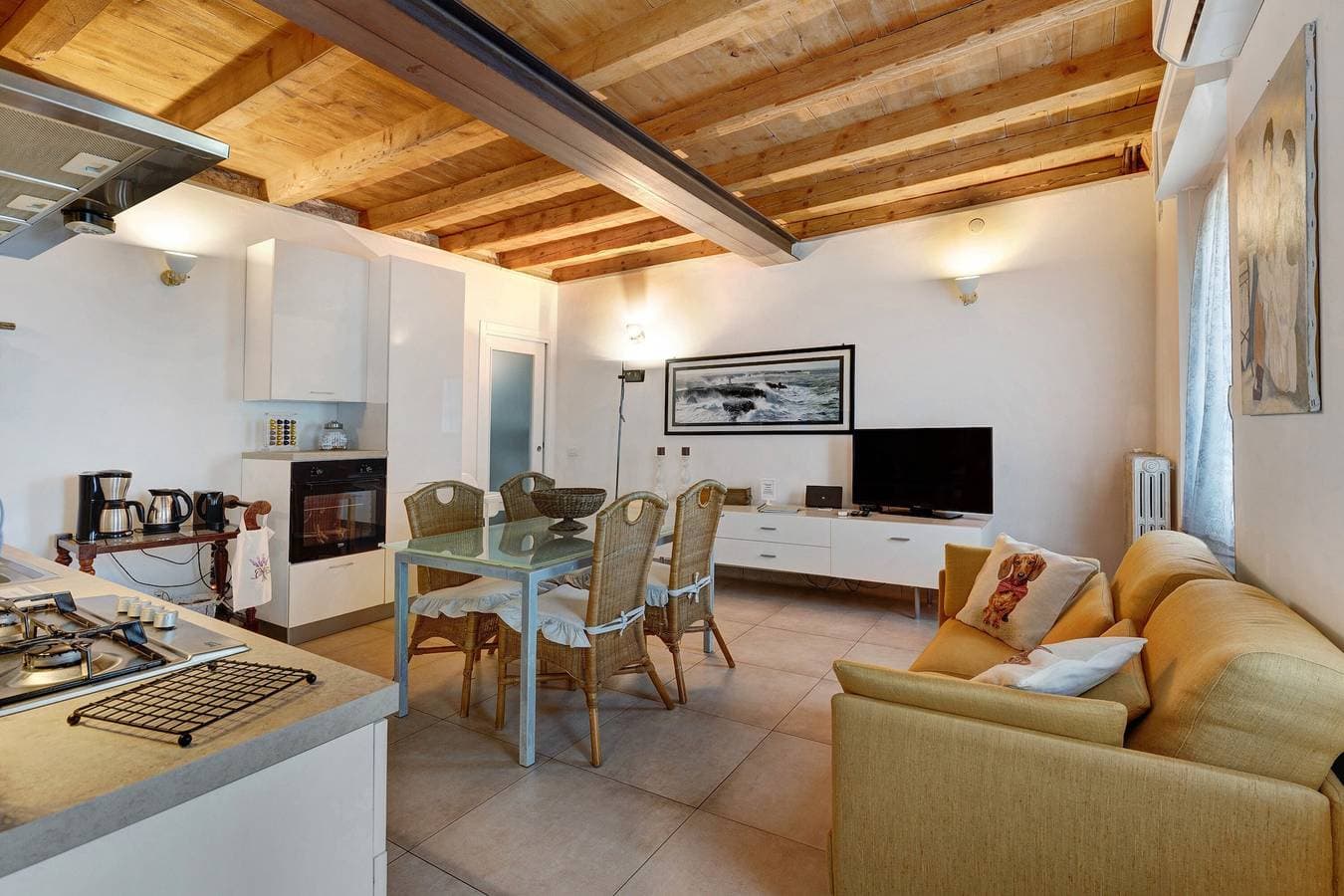 Foto 3 von 25: Ferienwohnung 'Les Amis' mit privatem Garten, Wi-Fi und Klimaanlage