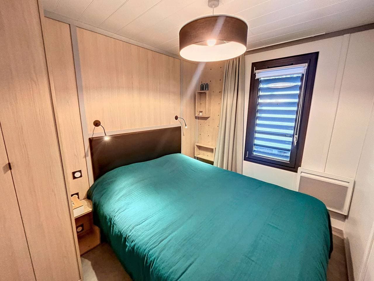 Foto 9 von 30: Luxuriöses Chalet mit beheiztem Pool, WLAN, 6 Betten, in Strandnähe