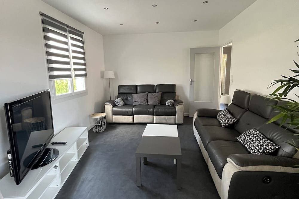 Foto 13 von 30: Superb upstairs villa with private garden and parking.