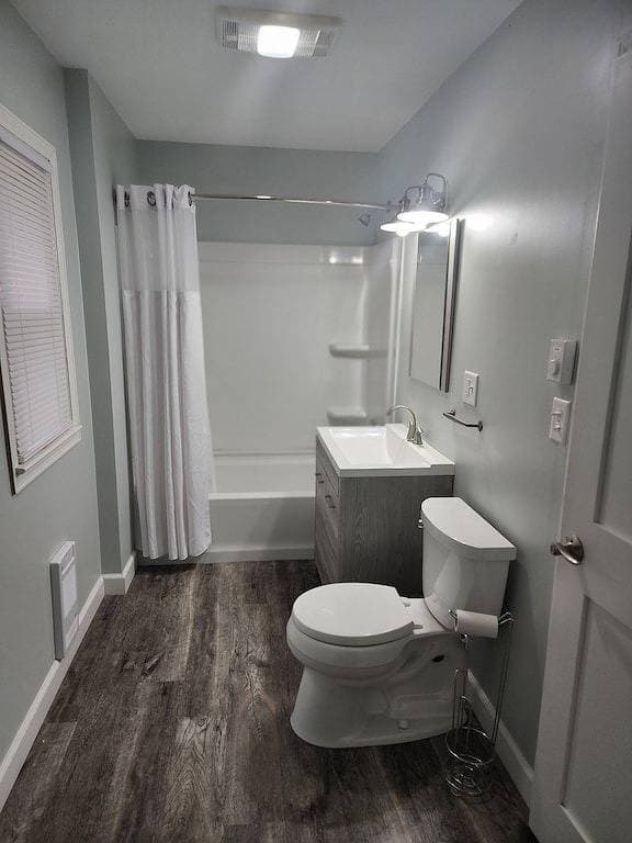 Lake Superior View- 3 Bedroom Suite at Econo Lodge Lakeside 1
