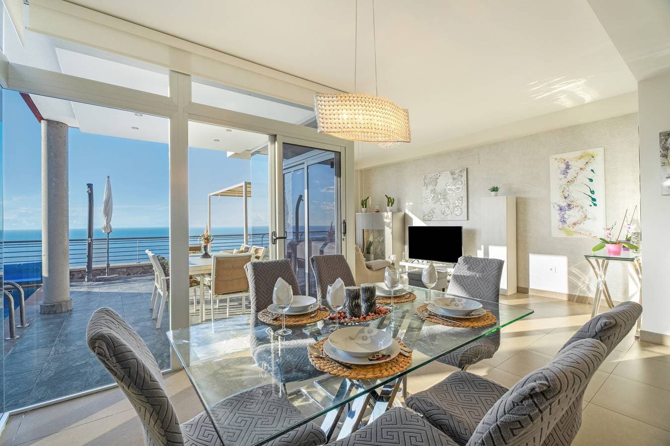 Foto 5 von 38: Ferienvilla 'Golden Horizon' mit Meerblick, Privat Pool und Wi-Fi