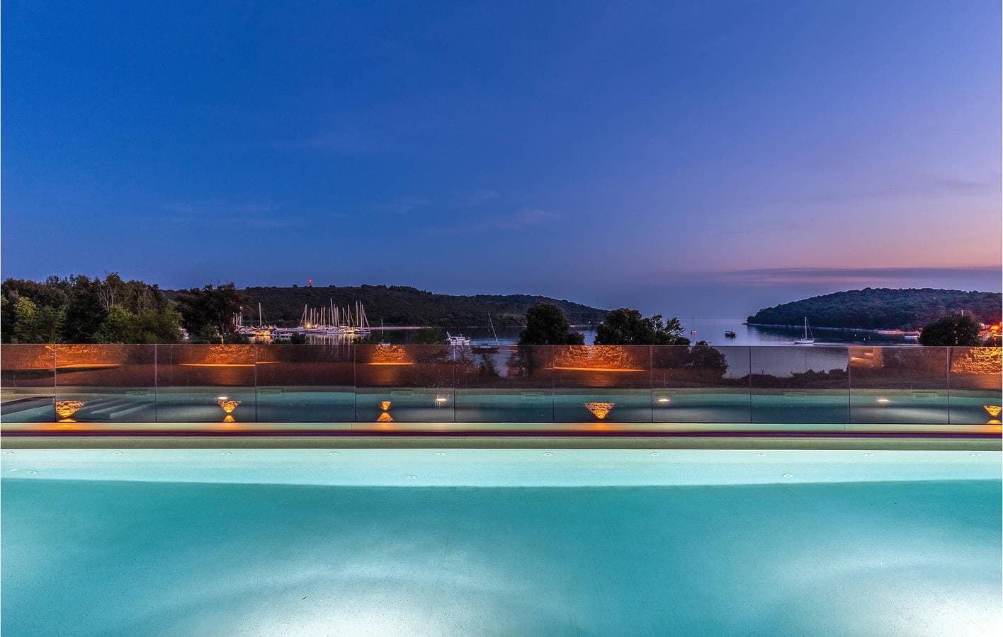 Foto 4 von 39: Gemütliche 62 m² große Ferienwohnung mit Meerblick, Pool, Strand in der Nähe und Parkplatz