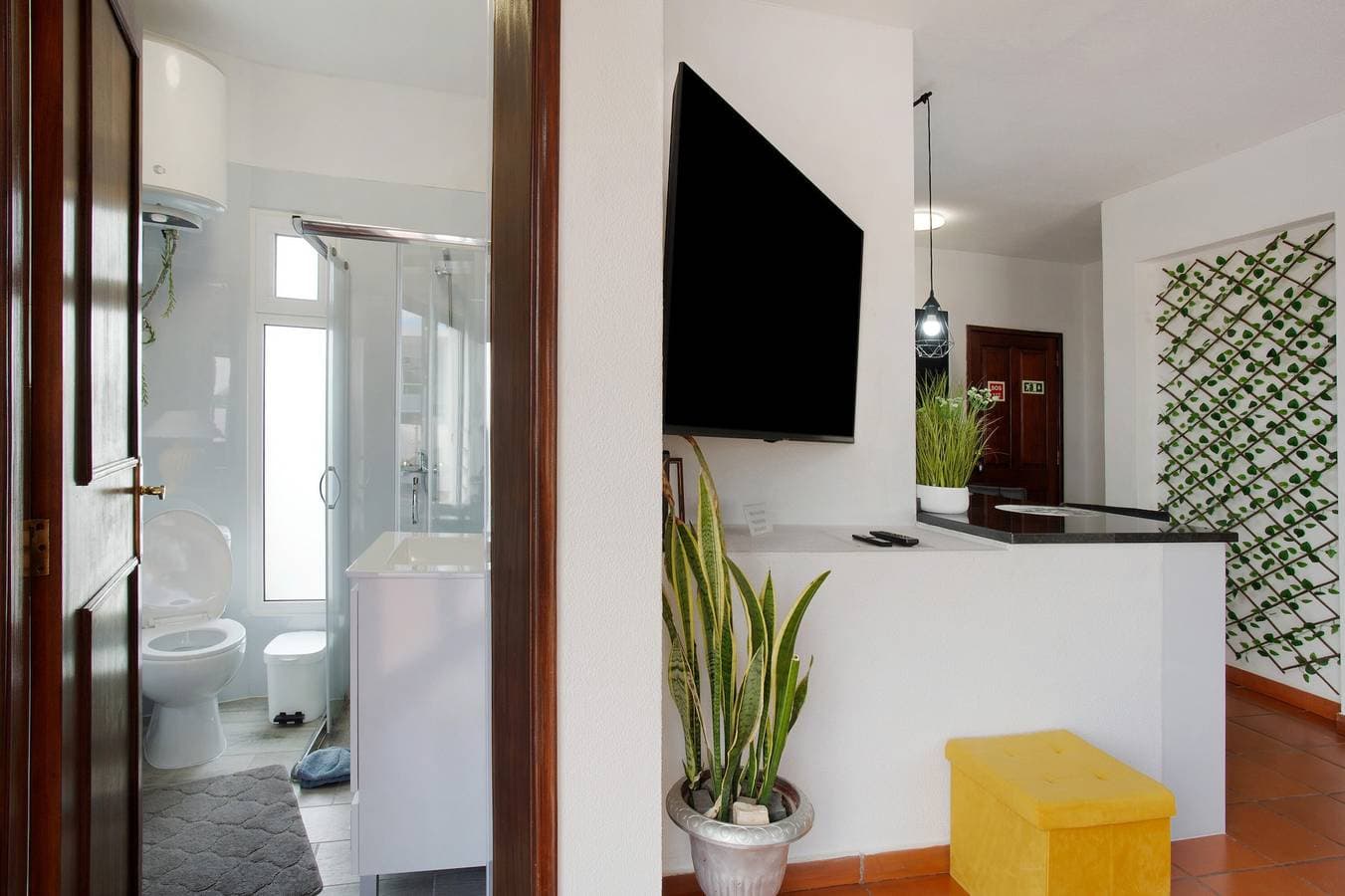 Foto 11 von 22: Studio „Lolita mit Terrasse“ – Meerblick & WLAN