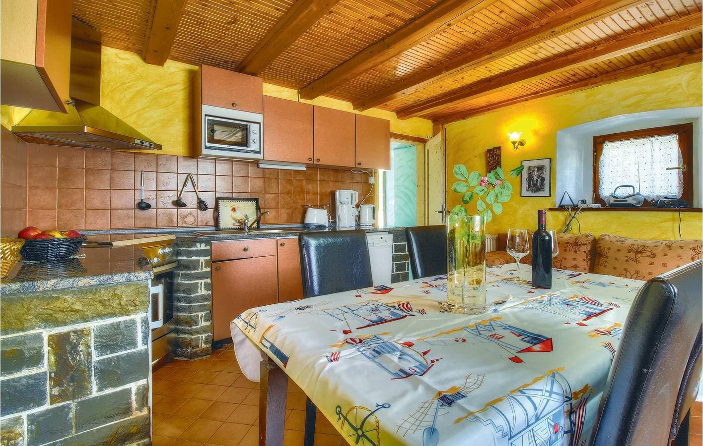 Foto 3 von 32: Moderne 2-Zimmer-Wohnung mit Terrasse, Parkplatz und WLAN in der Nähe von Sehenswürdigkeiten
