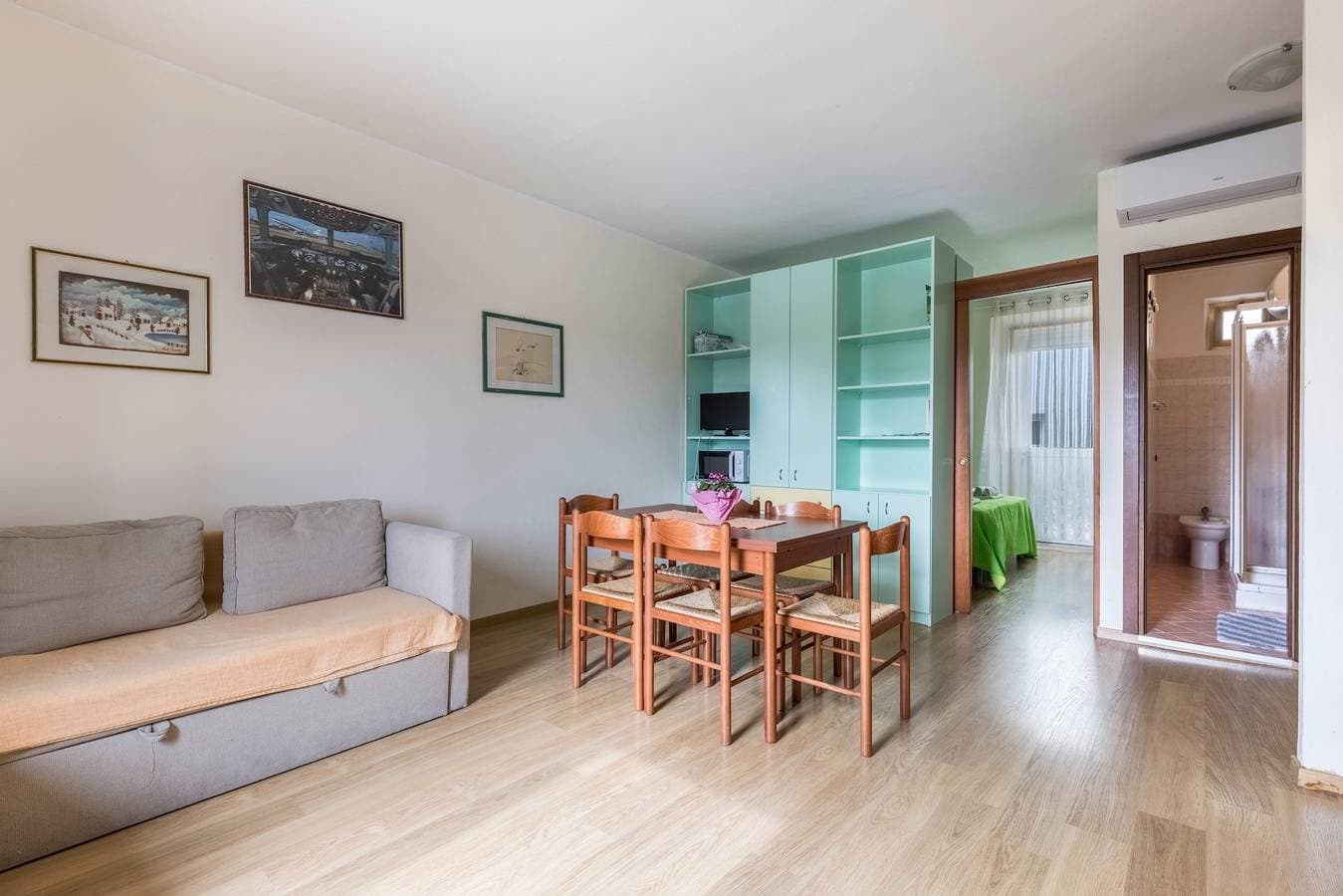 Foto 10 von 23: Ferienwohnung 'Al Porticciolo' mit Meerblick, Balkon und Klimaanlage