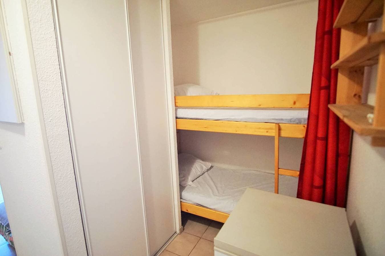 Foto 13 von 17: Residenz mit Swimmingpool und privatem Parkplatz!