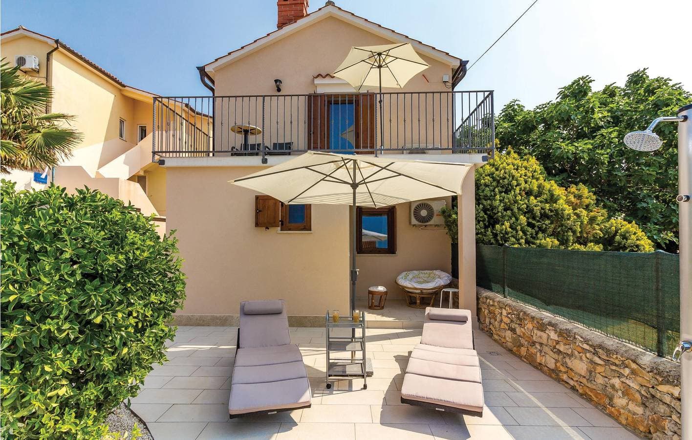 Foto 13 von 55: Gemütlich, 2 km von Bijela Plaža entfernt: Pool, Terrasse und WLAN inklusive!
