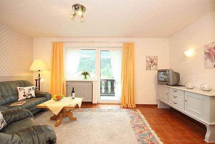 Foto 4 von 20: Apartment "4" - Hohes Licht - WohnSchlafraum
