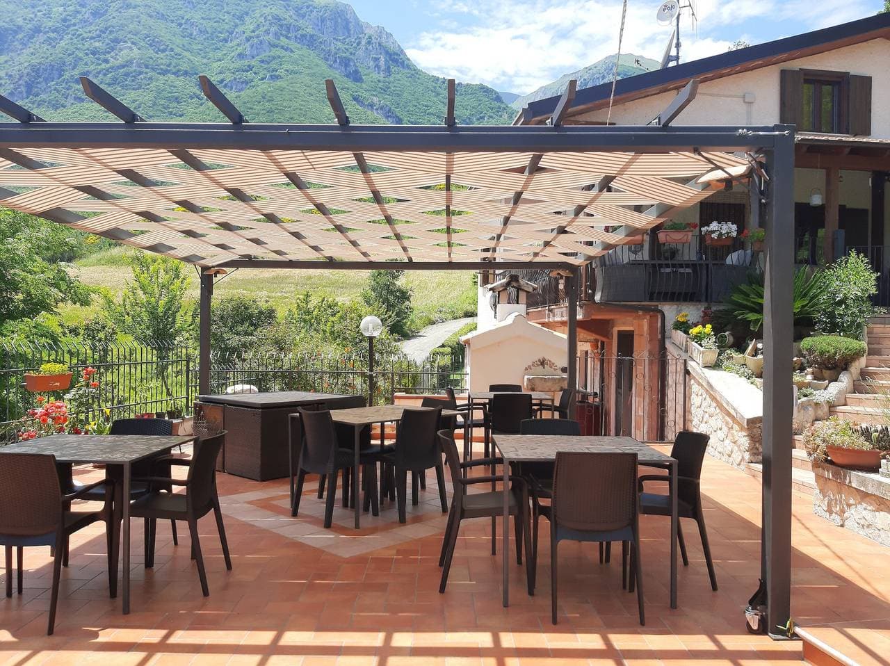 Foto 4 von 18: Ferienhaus 'Nel Cuore Della Maiella' mit Bergblick, privater Terrasse und WLAN