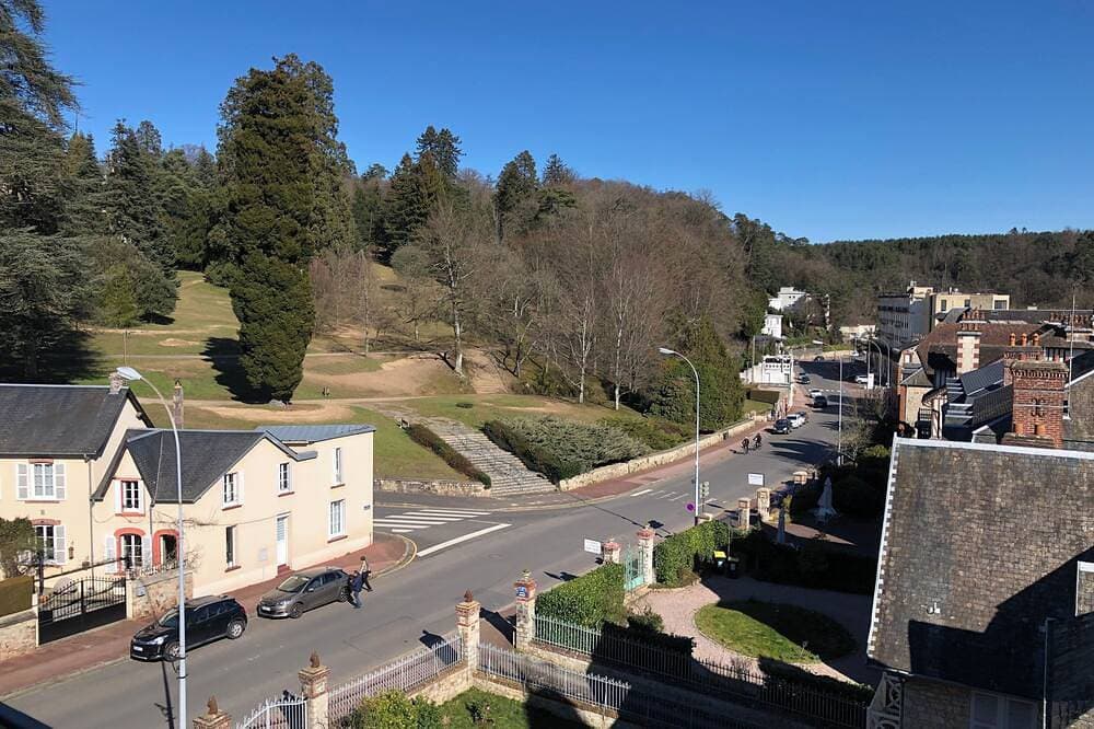 Studio 29m2 650m from the thermal baths very bright with elevator, private parking 1