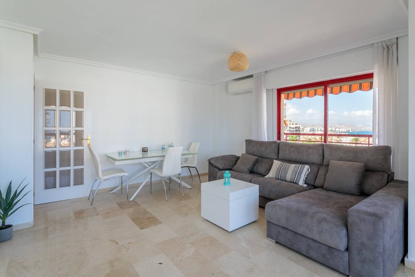 Foto 5 von 31: Ferienwohnung 'Torre Mar Muchavista' mit Meerblick, Gemeinschaftspool und WLAN