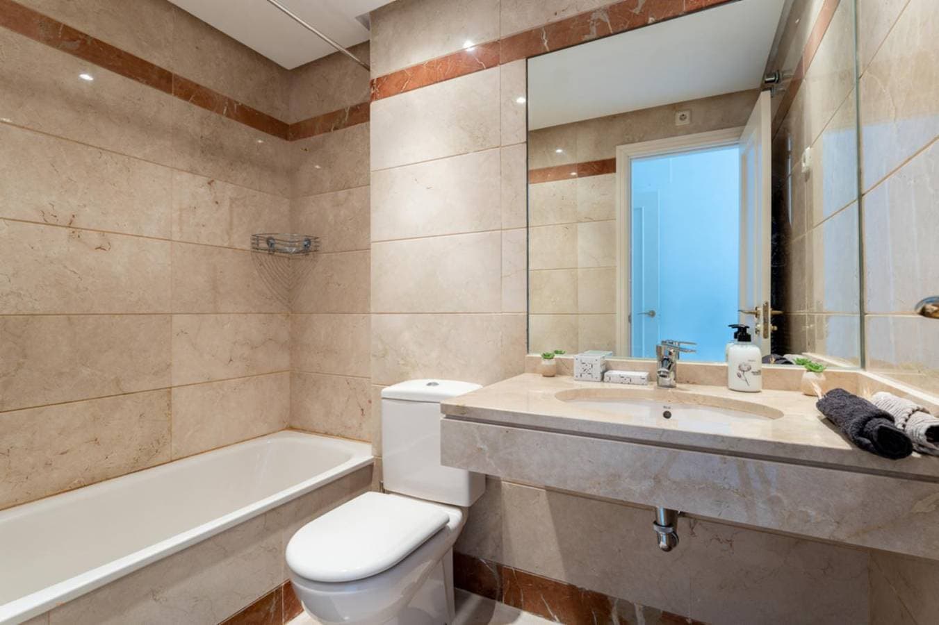 Foto 9 von 28: Ferienwohnung für 4 Personen mit Balkon/Terrasse