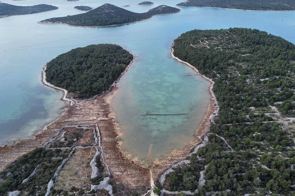 Foto 13 von 18: Neues Ferienhaus mit 2 Terrassen, direkt am Meer - ein Traum umgeben von Wald