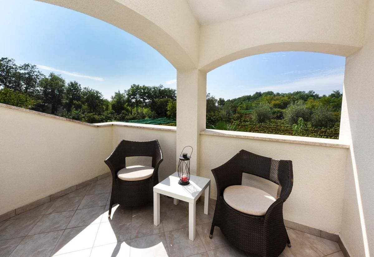 Foto 13 von 18: Sveti Lovrec Pazenaticki Villa Sleeps 6 Pool WiFi