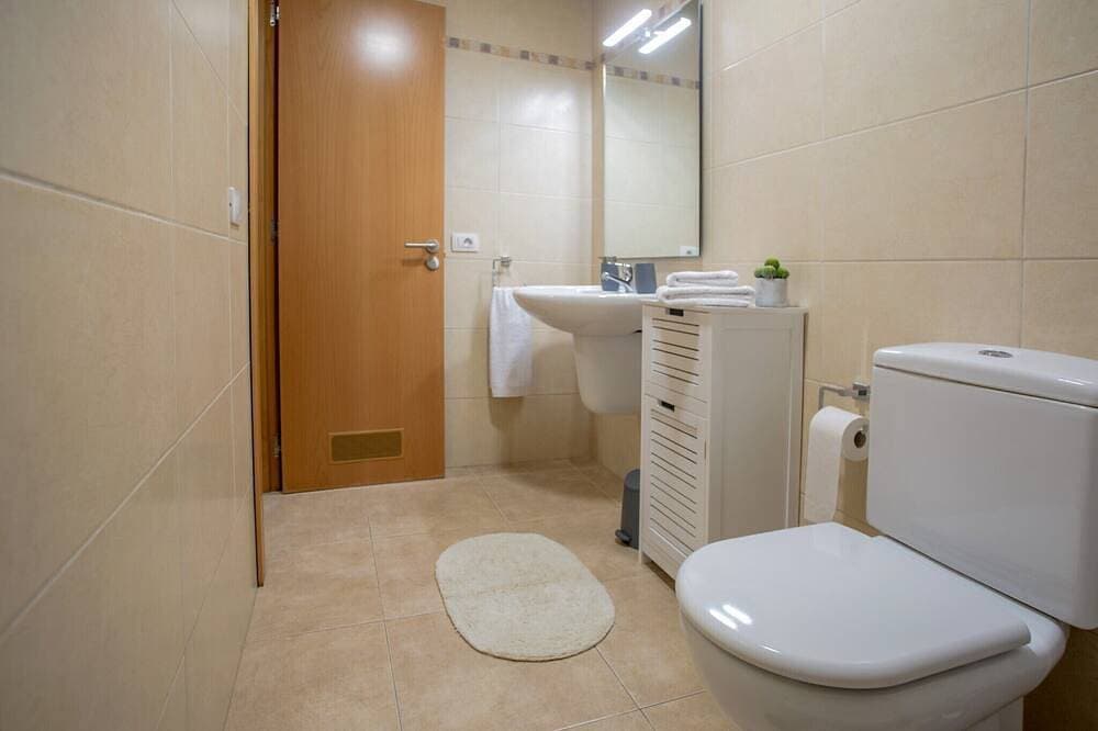 Foto 5 von 30: Modernes Stadthaus mit 2 Schlafzimmern, Wifi und Garage neben dem Strand