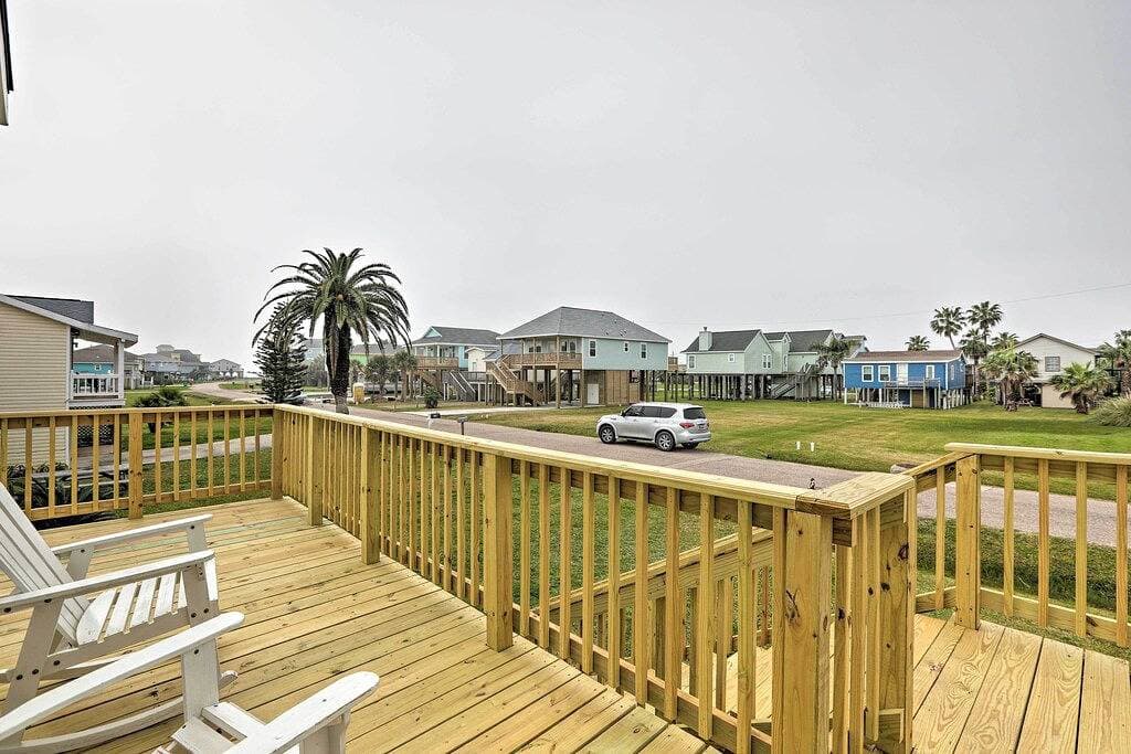 Neu! Gehobenes Galveston Cottage mit umlaufendem Deck! 1