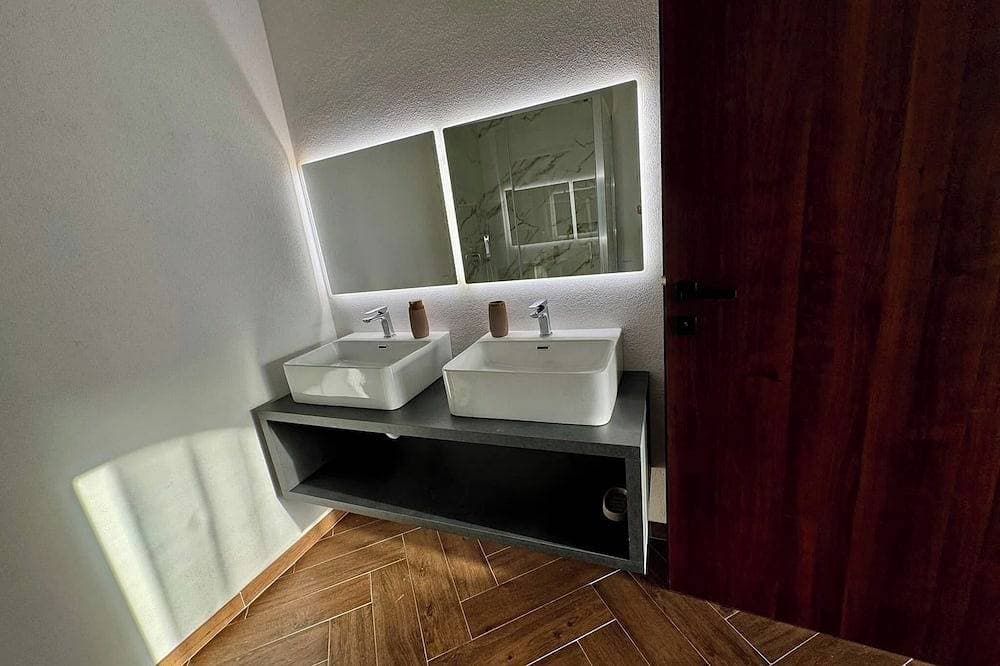 Foto 4 von 18: Executive Suite in Seafront Luxury Villa
