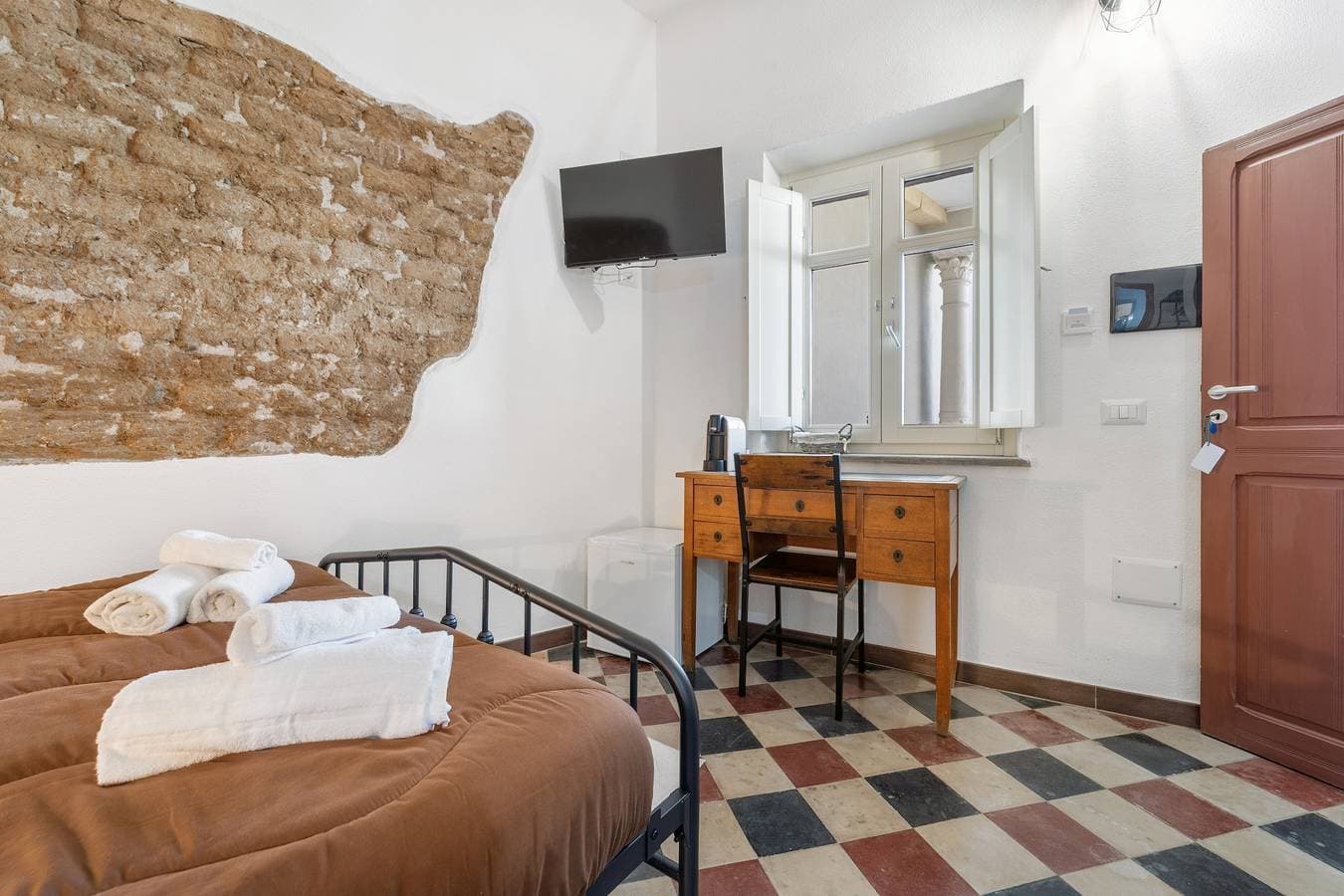 Foto 4 von 28: Zimmer 2 – Economy Doppelzimmer