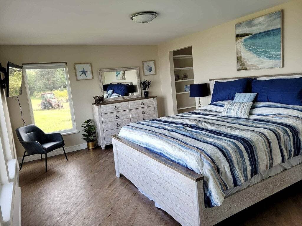 Foto 11 von 36: Breakwater...Oceanfront Executive Home w/hot tub overlooking Bay of Fundy