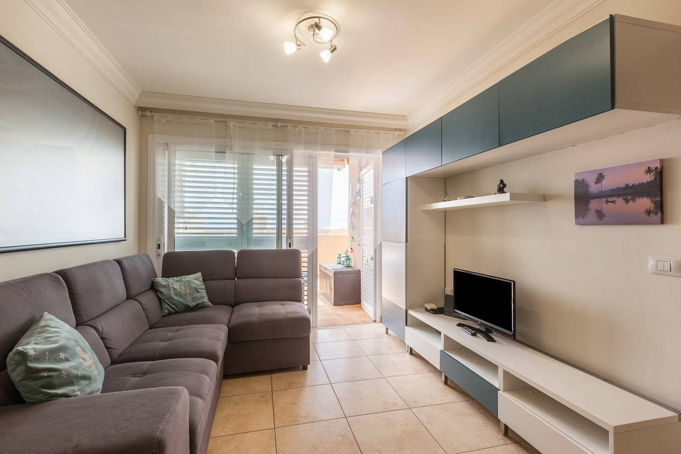 Foto 4 von 28: Apartment 'Apartamento El Porís' mit Meerblick, Gemeinschaftspool, Garten und WLAN