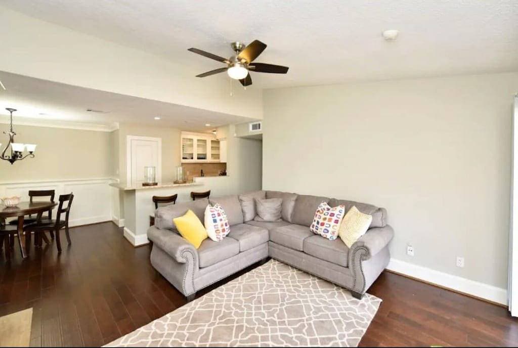 Foto 10 von 21: Private Condo Near Downtown