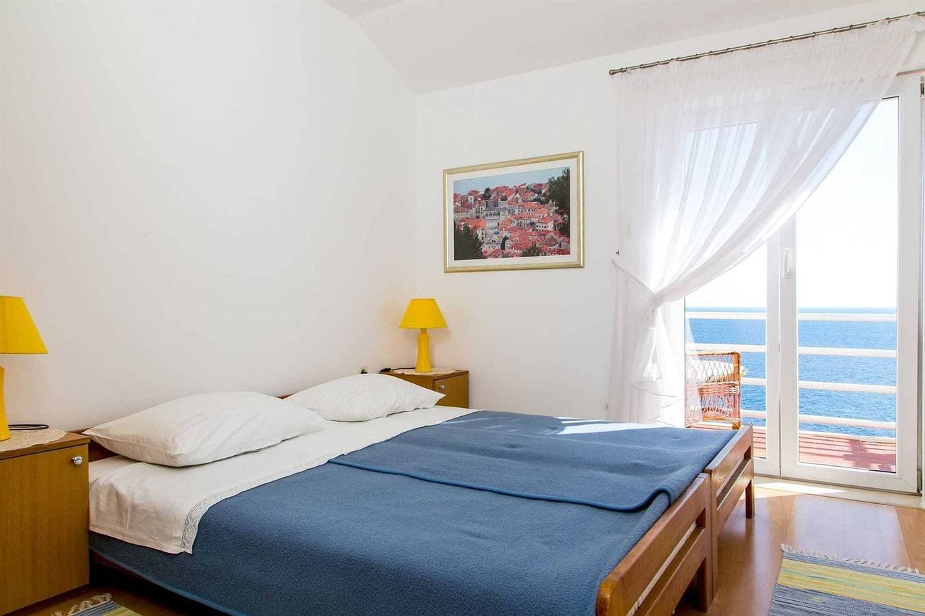 Foto 9 von 16: Mare Apartment mit einem Schlafzimmer mit Balkon und Meerblick A1